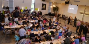 Mange tok turen innom for å handle, nyte god mat/drikke.