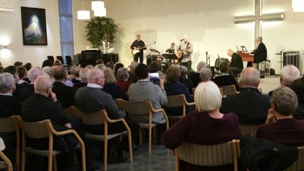 Tor Rødseth deltok med songandakt.