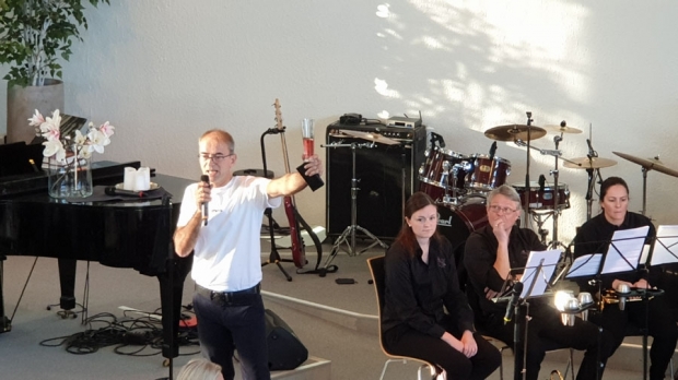 Victor heldt ein appell.